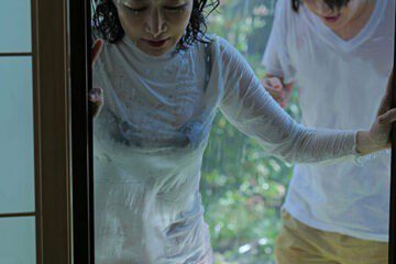 ROE-222 Mother’s wet and transparent body. Just the two of us under the same roof… A night of torrential rain. Mother and son wet incest Reiko Seo