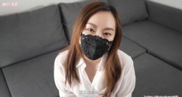 The seductive sister in 100D thick stockings gives her brother