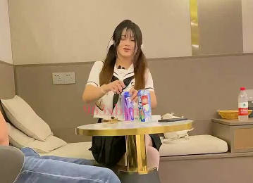 Today I Made A Date With A Cute Student Girl - Zhou Xingxing