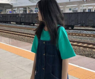 Let the 18-year-old girl wear half-leg socks and have a 5P with multiple people