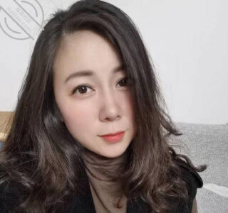 My cousin squeezed her breasts a little harder, as they were full and soft like white jade pears.