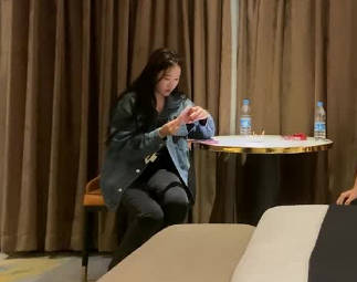 Big breasts girl with ripples and bee waist and legs enjoying bliss – Lao Niu Tanhua