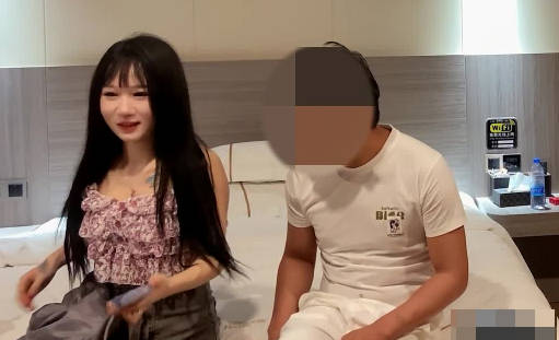 The tender girl’s voice is so sweet and her eyes are blurred with tears and she kisses me ecstasy-Erlang Tanhua