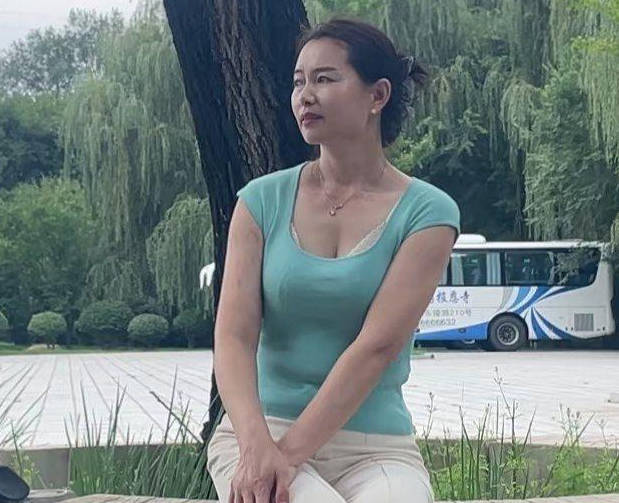 Dad said he was away on a business trip and I fucked my mom like a bitch at home