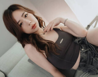 Woman’s Guide AN9-071 After riding, she changed into a person. The white-skinned woman’s driver’s license was suspended. Unsatisfied, she transformed into a woman on top.