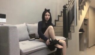 Xiao Bei seeks out sexually frustrated young women (11-16).