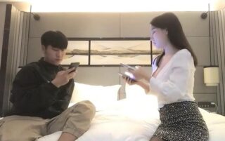 Xiao Bao seeks out mature women at upscale clubs (12-3).