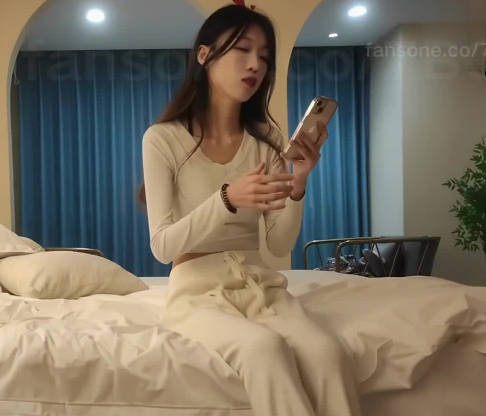 Hotel-sponsored female college student wearing sexy black stockings – 7BOSS