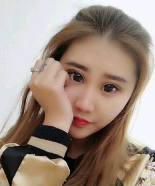 Super talkative 20-year-old girl checks with condom to prevent internal ejaculation. (Gao Xiqi)