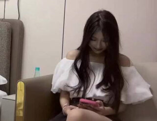 I met up with a 24-year-old beauty today – Cheng Kun