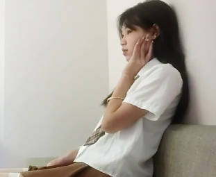 3000 RMB hotel room hires 18-year-old post-2000s student girl, the little girl looks pitiful after being fucked – Jade-faced Scholar