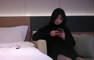 I met up with a girl who just turned eighteen and started working in the sex industry today – Lao Deng