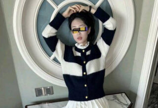 Holding my daughter on the sofa while watching her play King of Glory, after some entanglement, we finally consummated our relationship and I ejaculated inside her.