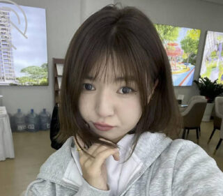 The hotel’s new, super young, blond guy was initially quite pretentious, but then a little wetness appeared.