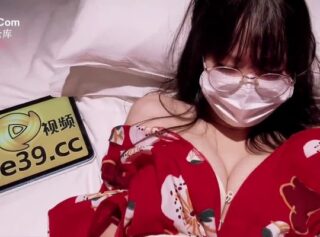 Banana Show xjx663, a kimono-clad tea ceremony master, proactively upgraded her services to retain customers.