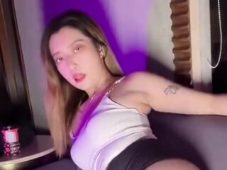 A perverted man who secretly filmed and stalked doctor Qi Qi was tragically turned into a sex slave with two penises – Kuang Ge