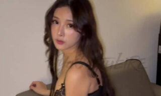 Originally, it was just a promise to help my pretty neighbor Li Nana unpack her vanity table – YoShiE
