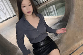 Seducing the delivery driver to provoke his impotent husband, husband, hurry up and cheer us on!