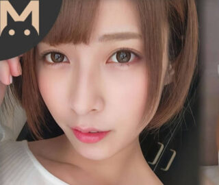 Kaori, a popular Japanese gravure idol, is 25 years old. (Tokyo Girl’s Illustrated Guide)