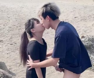 The little girl’s first time doing erotic things at the beach was so exciting that she was even seen by passersby – slutty little girl