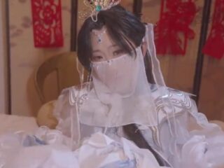 Li Muwan cosplays the passionate night of the wedding night – Feng Yujinyao