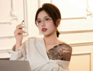 Before leaving home, Hangzhou-based Douyin influencer Daimi was posting a video of her being sexually assaulted in bed by a male fan.